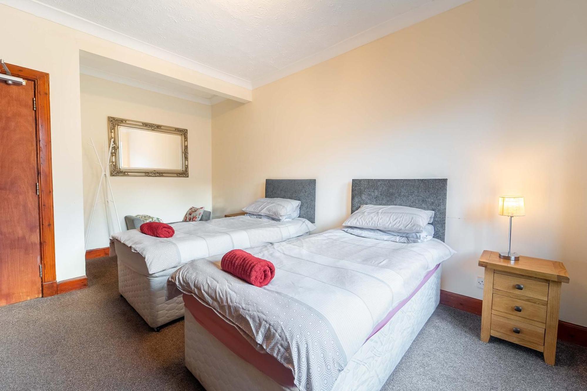 Prime Location Rooms In High Street Fort William Ngoại thất bức ảnh